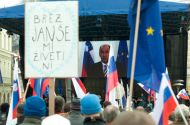 Janez Janša na zborovanju: Vstajniško gibanje je "čisti levi fašizem"
